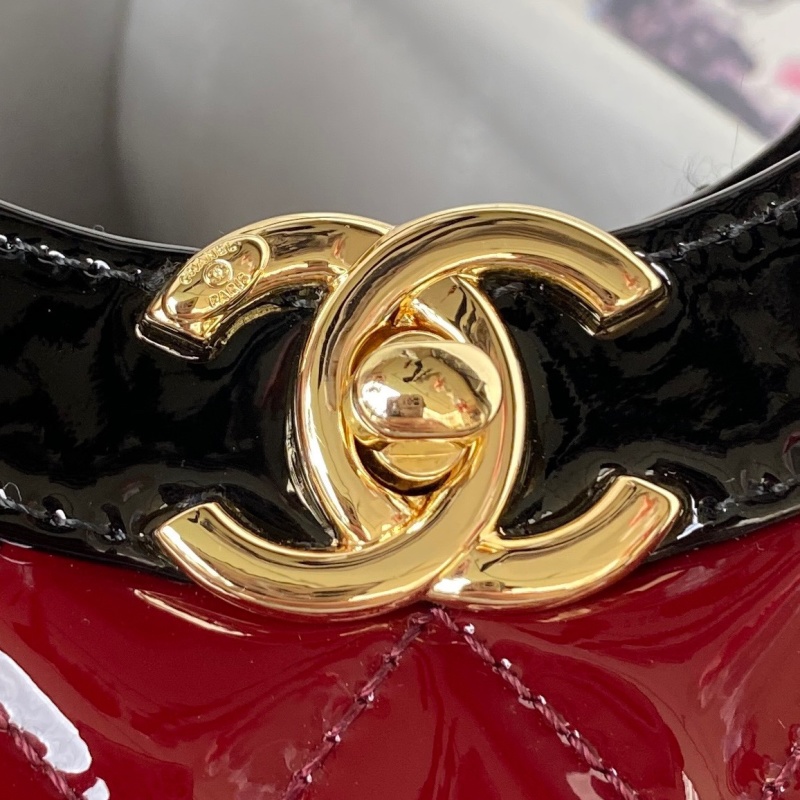 Черно-бордовая лакированная сумка с цепочкой Chanel