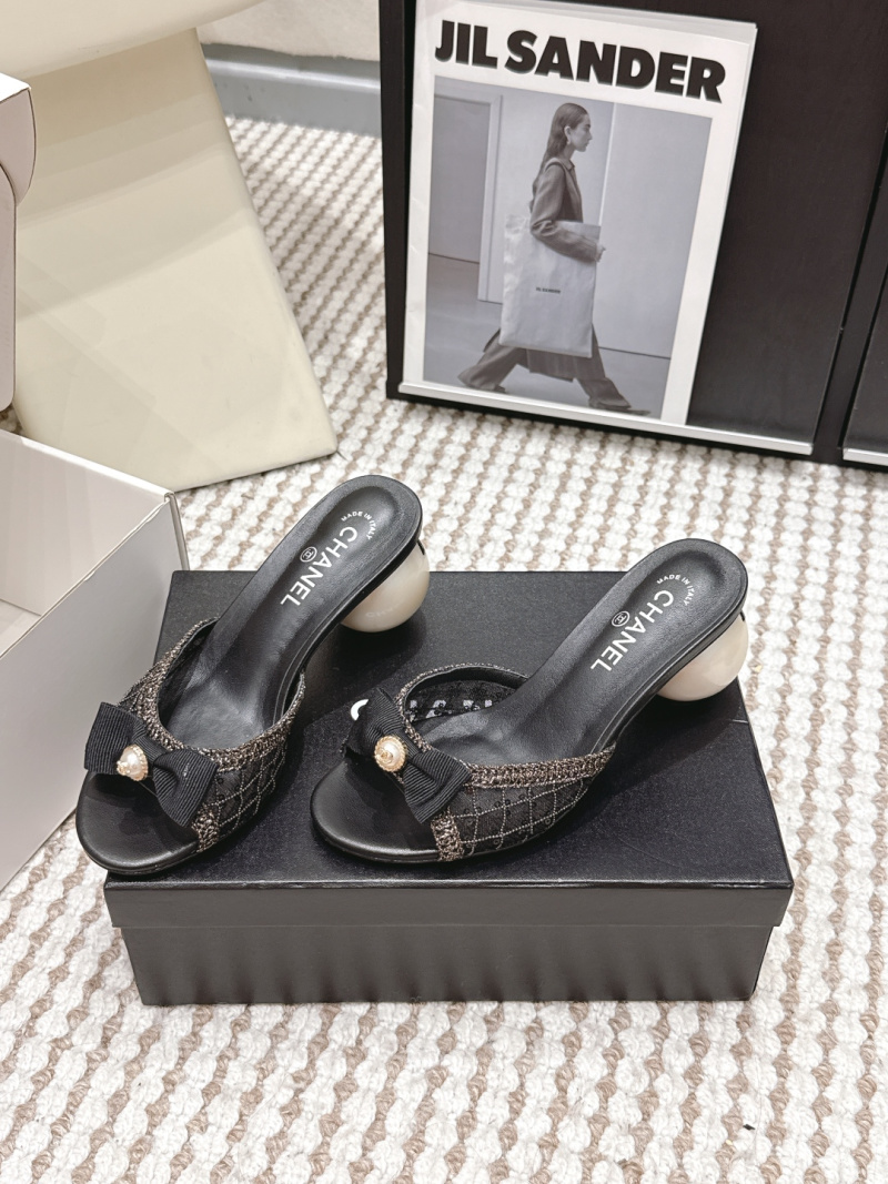 Женские черные босоножки с жемчужиной и бантом Chanel