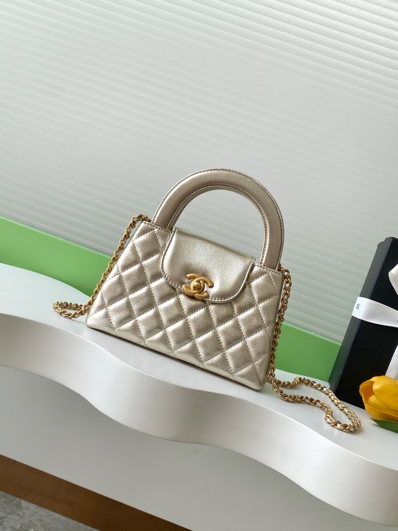 Дамская сумка с ручкой и цепочной лямкой Chanel