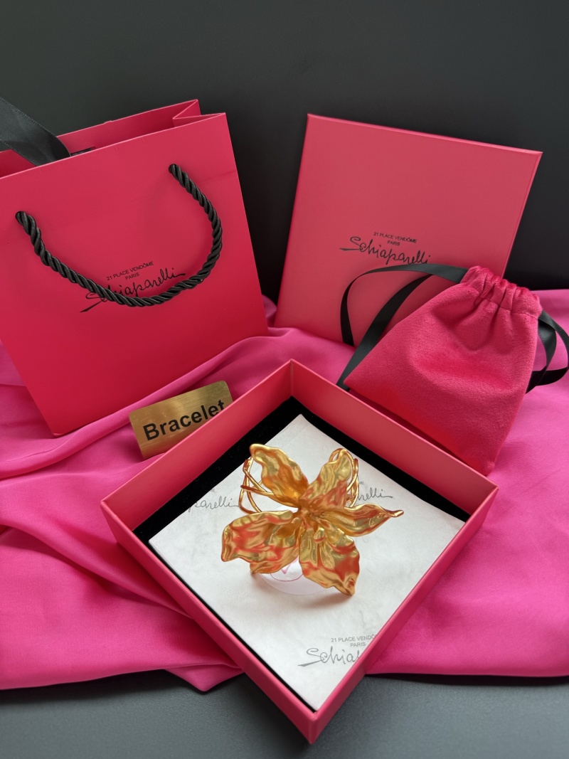 Браслет в виде цветка Schiaparelli