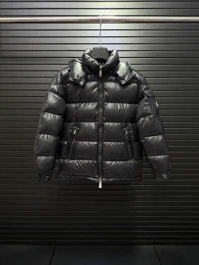 Пуховик Moncler