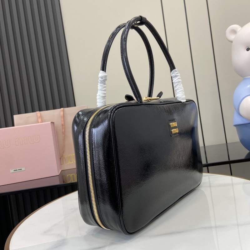 Черная сумка Miu Miu с ручками