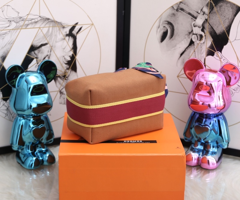 Косметичка прямоугольная коричневая с логотипом и платком, два размера Hermès