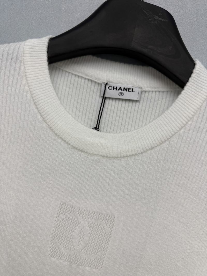 Кашемировый свитер Chanel с логотипом