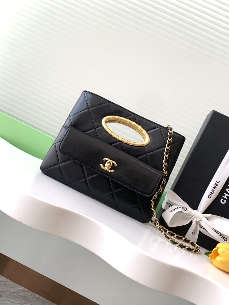 Черная вечерняя сумка с золотой фурнитурой и кольцевой ручкой Chanel