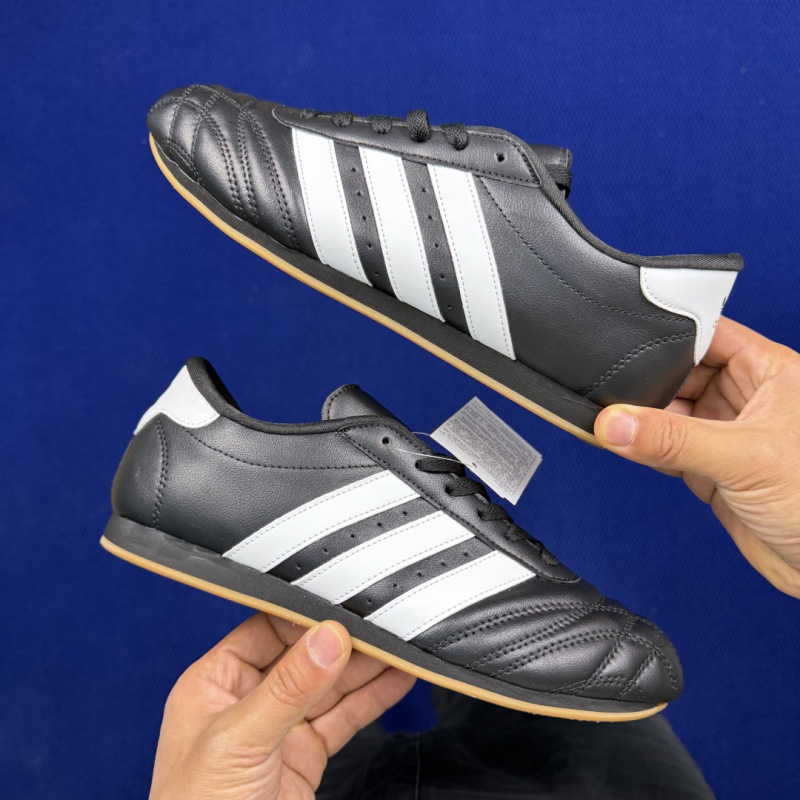 Кроссовки мужские adidas Originals черный JS1193