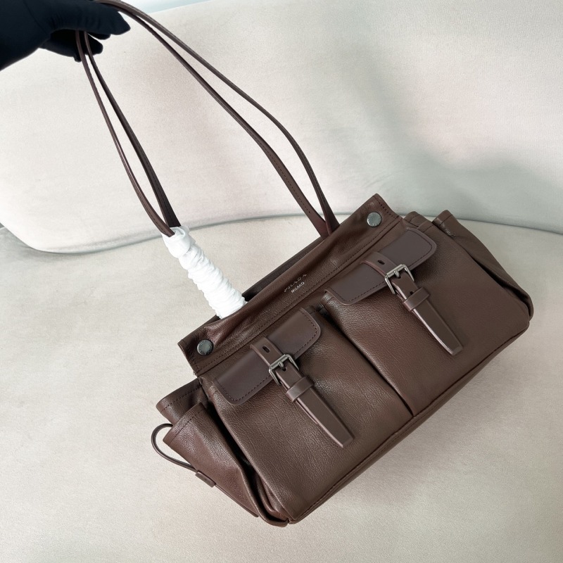Кожаная сумка Prada с пряжками