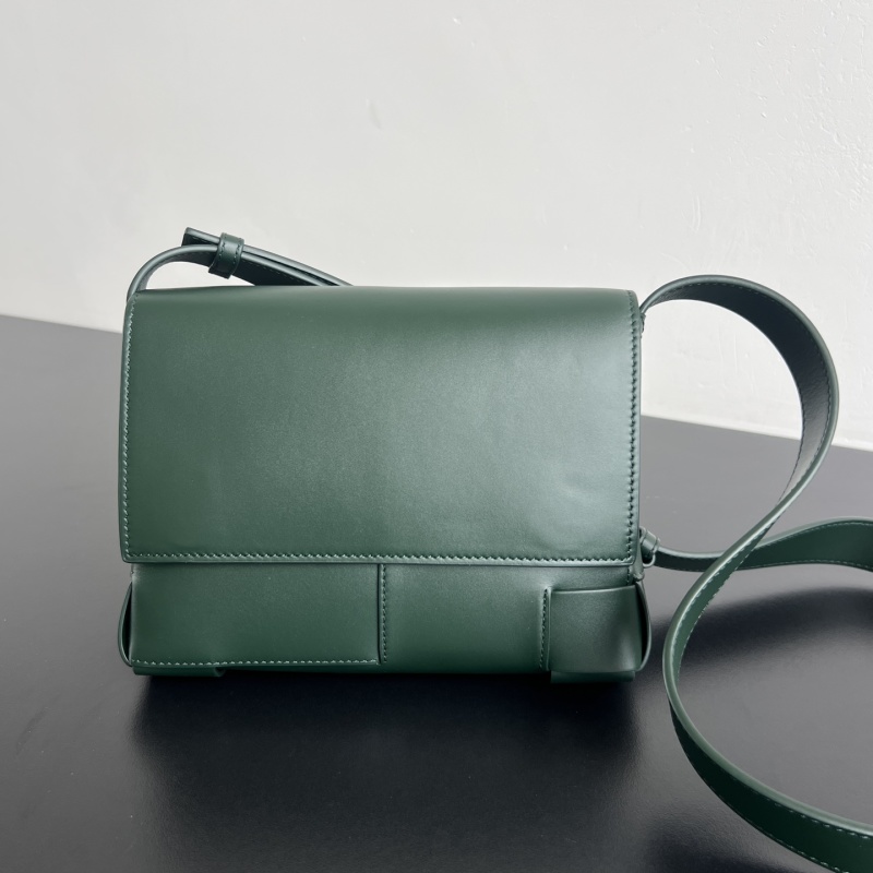 Сумка-кроссбоди с магнитным клапаном Bottega Veneta