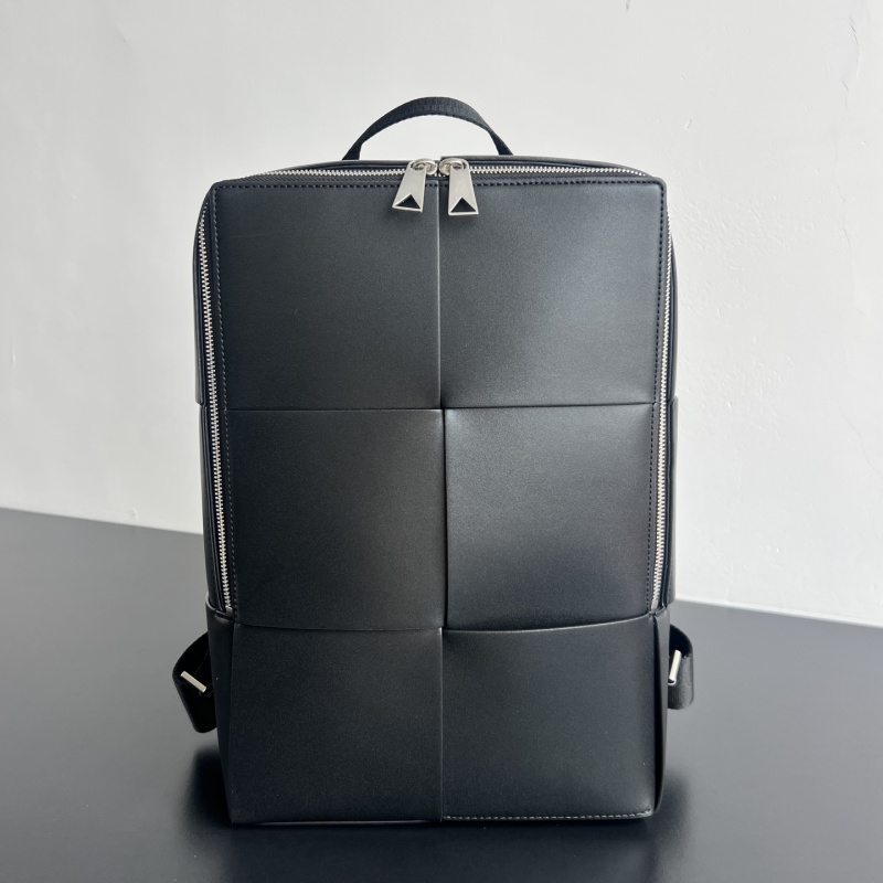 Плетеный рюкзак из натуральной кожи Bottega Veneta
