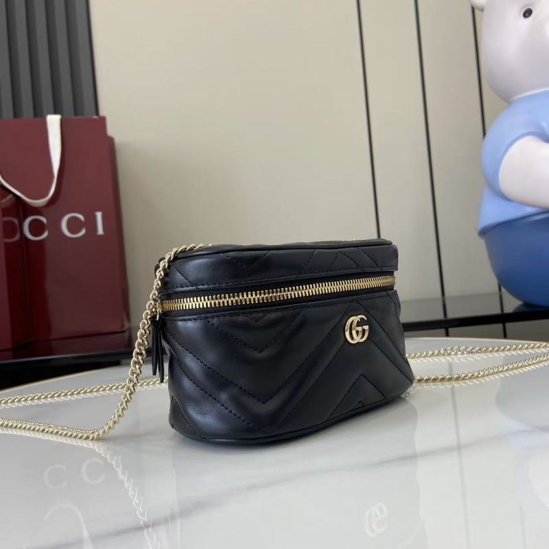 Черная сумка Gucci с цепочкой