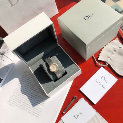 Часы Dior