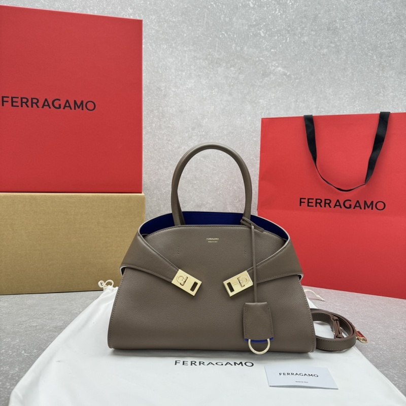 Сумка Salvatore Ferragamo Hug, коричневая