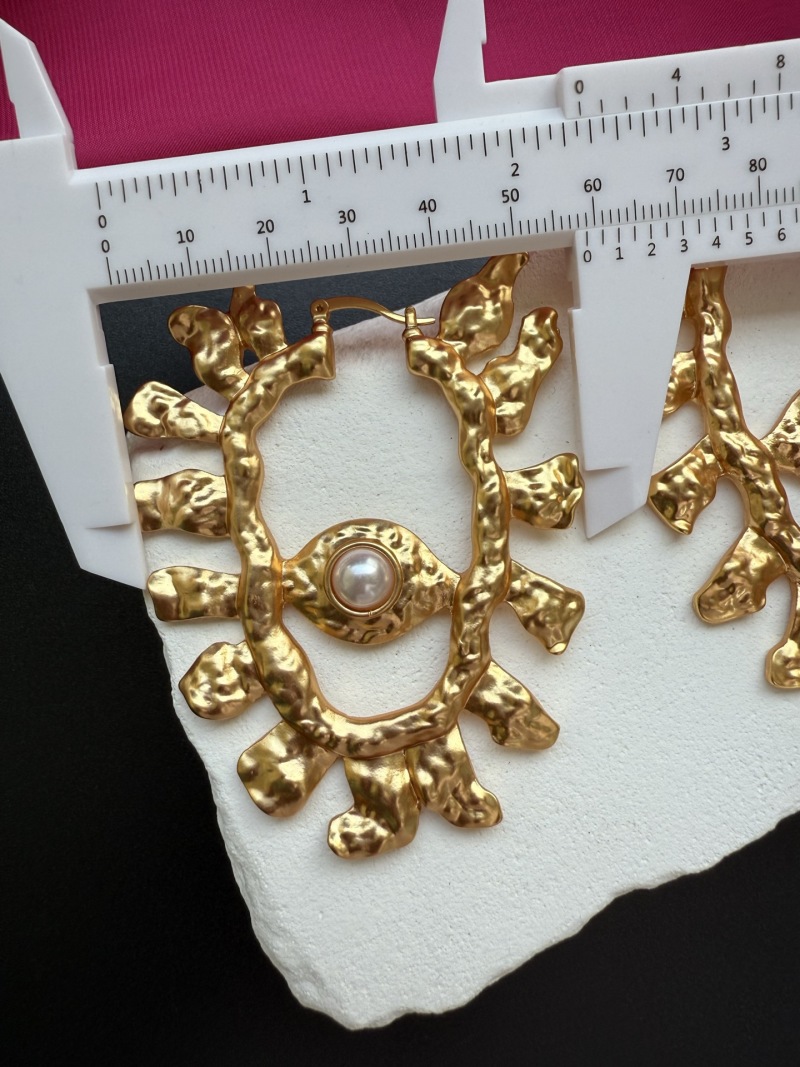 Золотистые серьги с жемчугом Schiaparelli