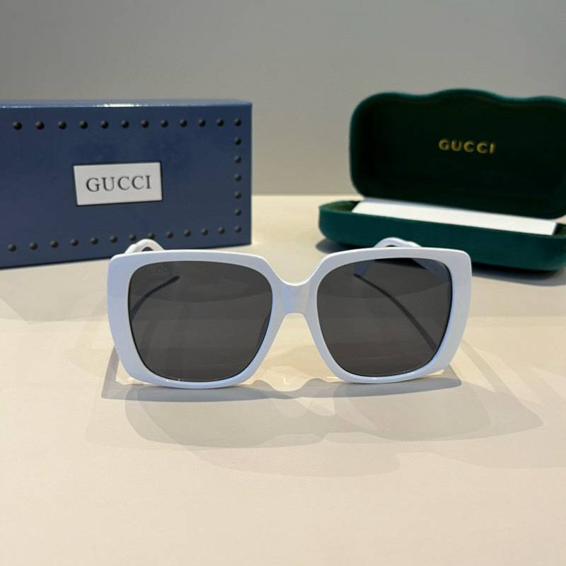 Солнцезащитные очки Gucci белые с надписью I LOVE YOU
