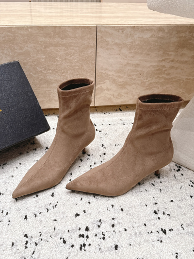 Женские ботильоны ALAIA с острым носком коричневого цвета