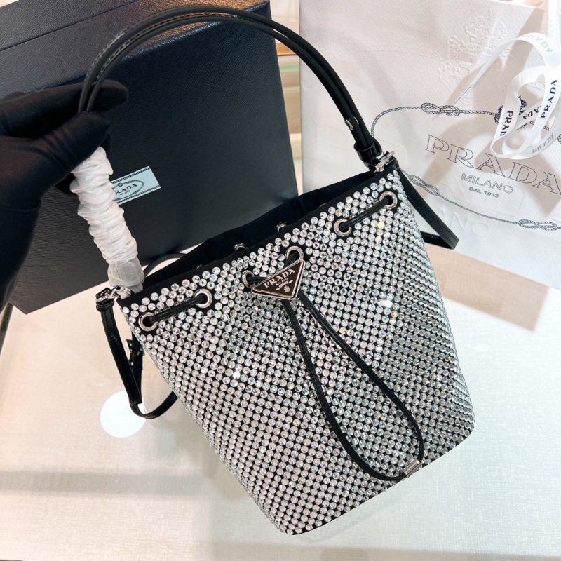 Черная сумка с кристаллами Prada