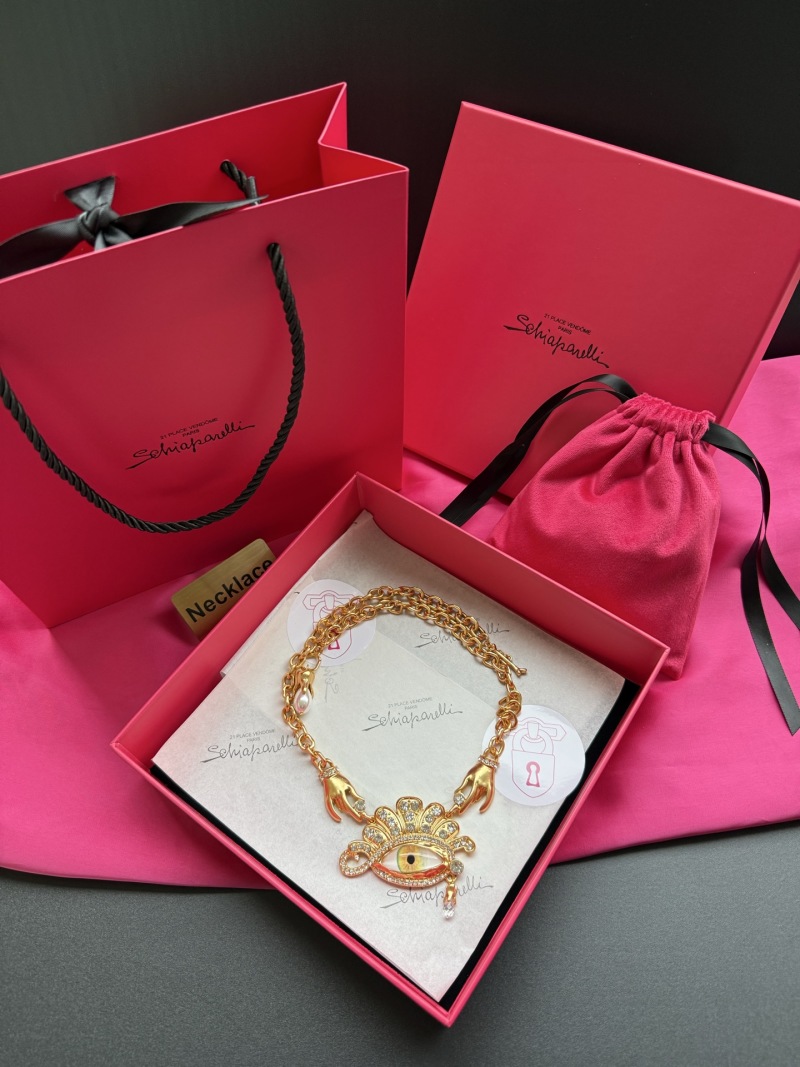 Колье с глазом-амулетом Schiaparelli