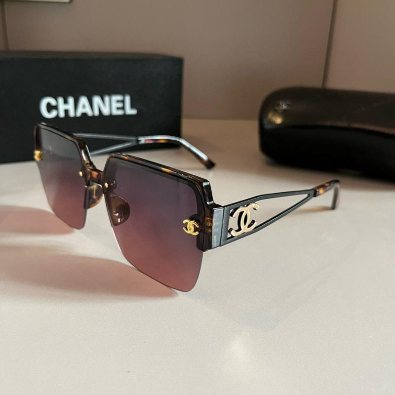 Женские солнечные очки Chanel