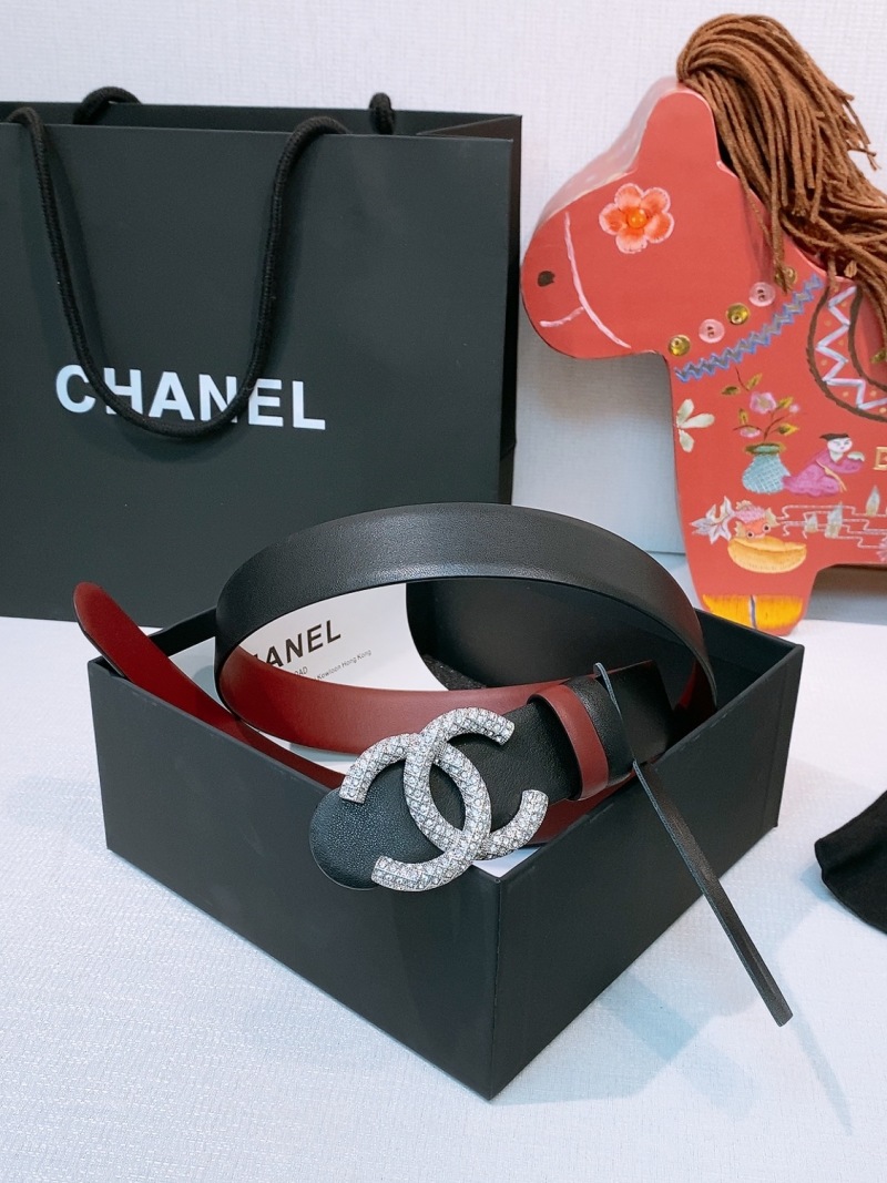 Женский ремень с отделкой Chanel