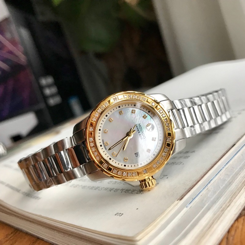 Часы Movado