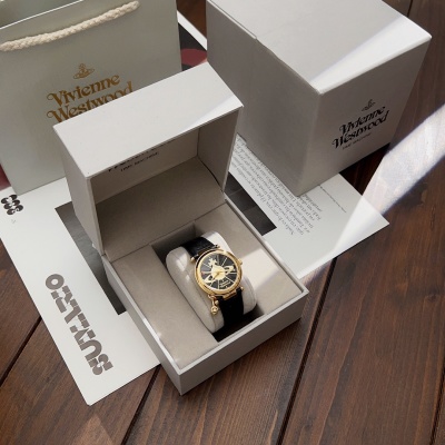Часы Vivienne Westwood