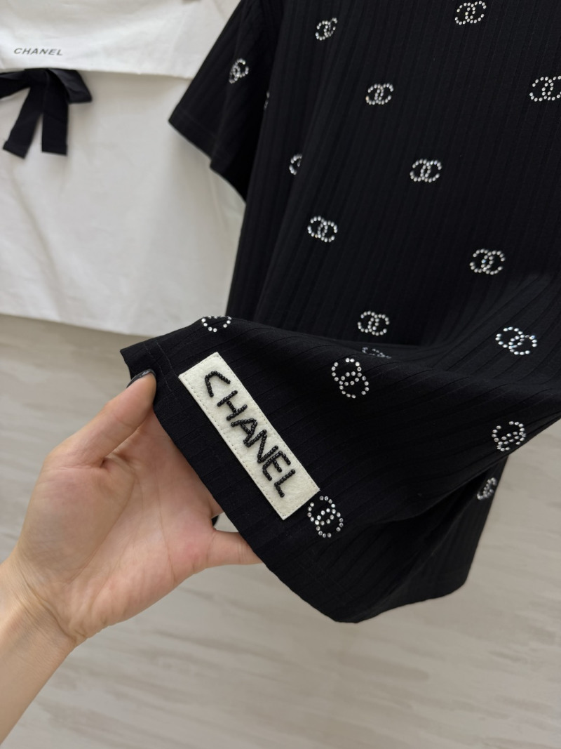 Футболка черная с декоративными стразами Chanel