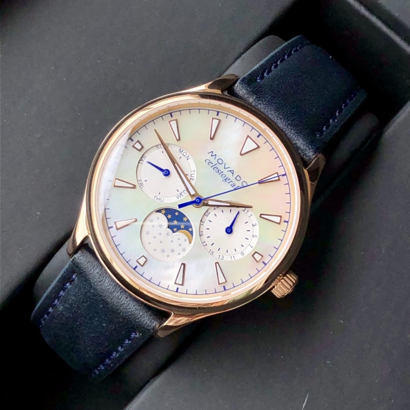 Часы Movado