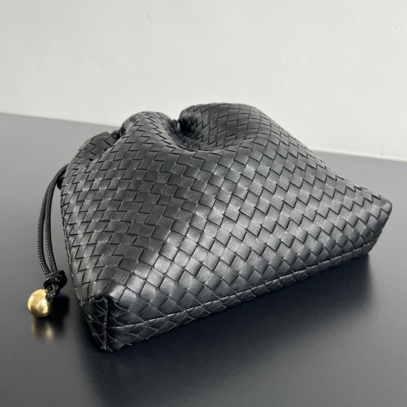 Плетеная сумка-мешок Bottega Veneta