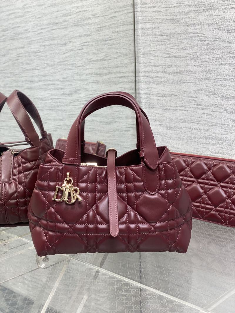 Сумка Dior с квилтингом и логотипом