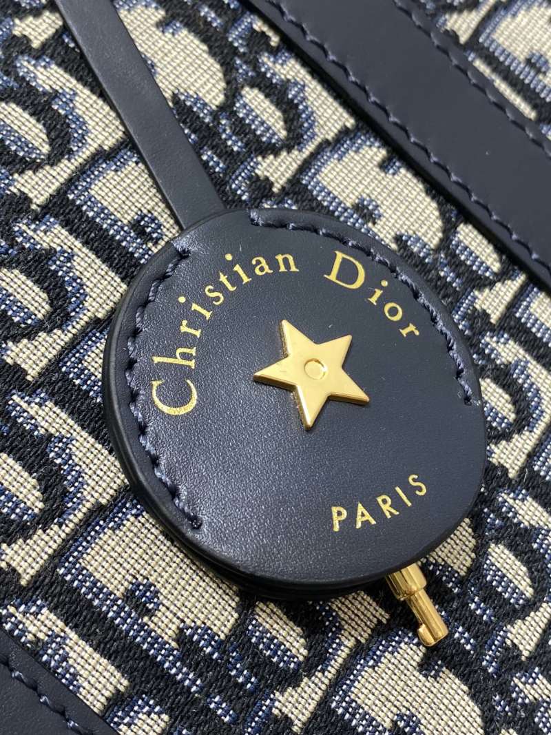 Сумка Dior с монограммой и ремнем