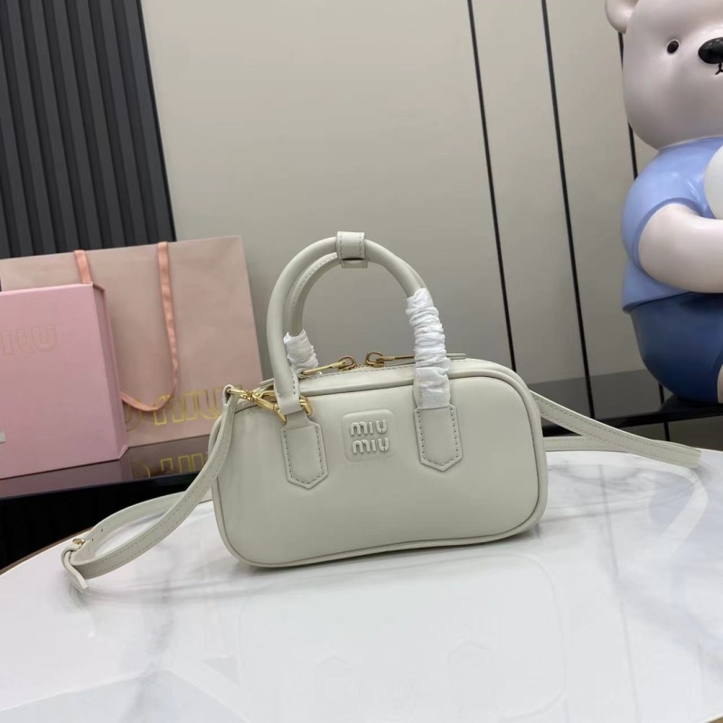 Сумка Miu Miu белая с логотипом