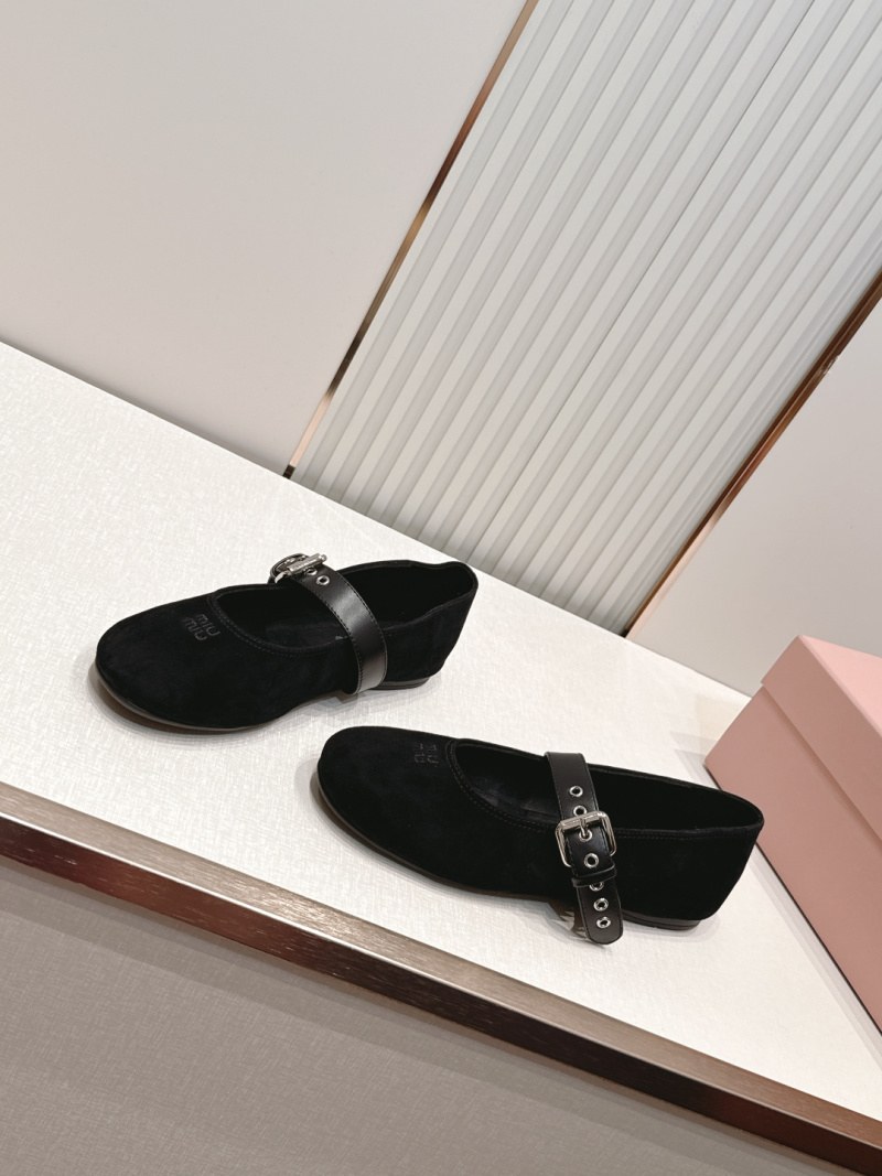 Женские замшевые балетки MiuMiu черные с пряжкой Miu Miu