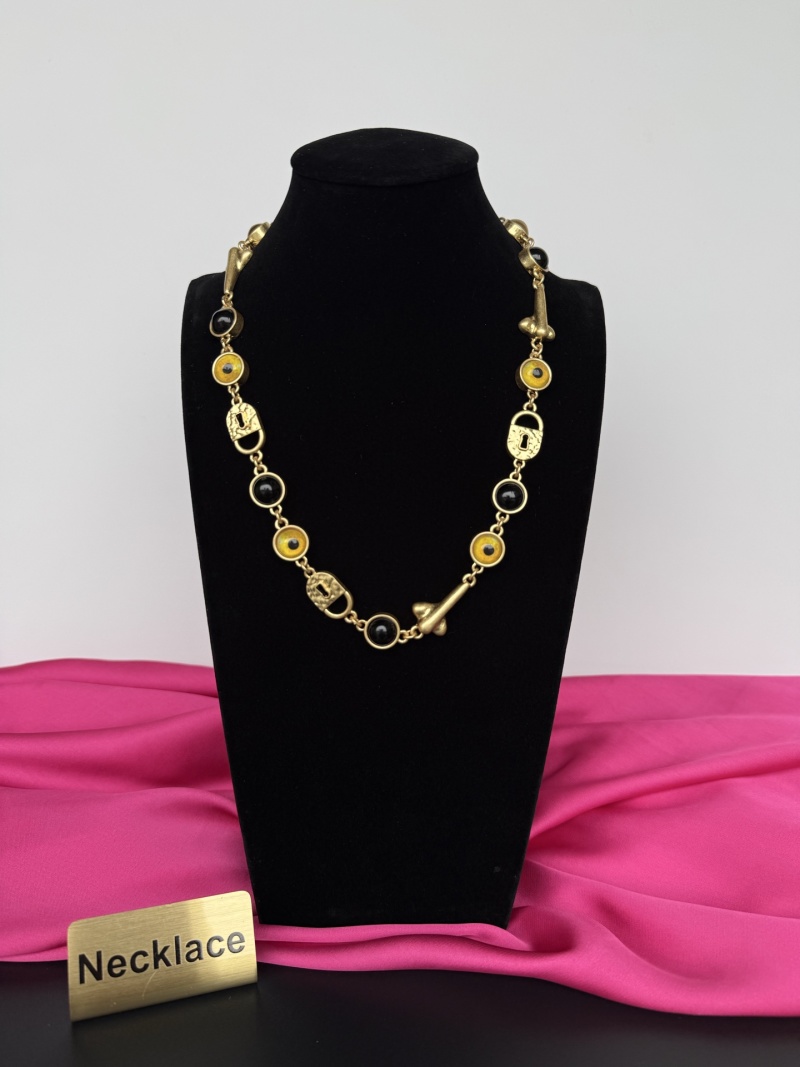 Наручное колье с декоративными элементами Schiaparelli