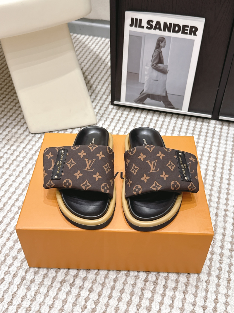 Женские шлёпанцы Louis Vuitton с монограммой