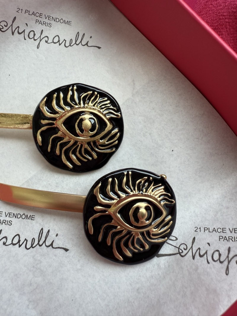 Брошь с глазом Schiaparelli