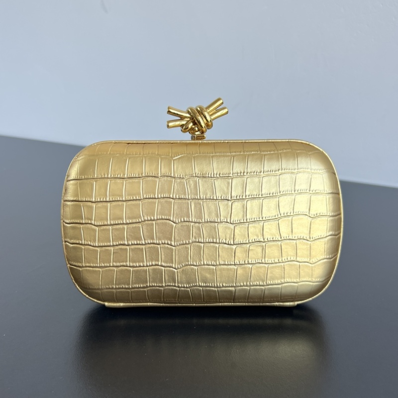 Клатч Bottega Veneta Knot золотой
