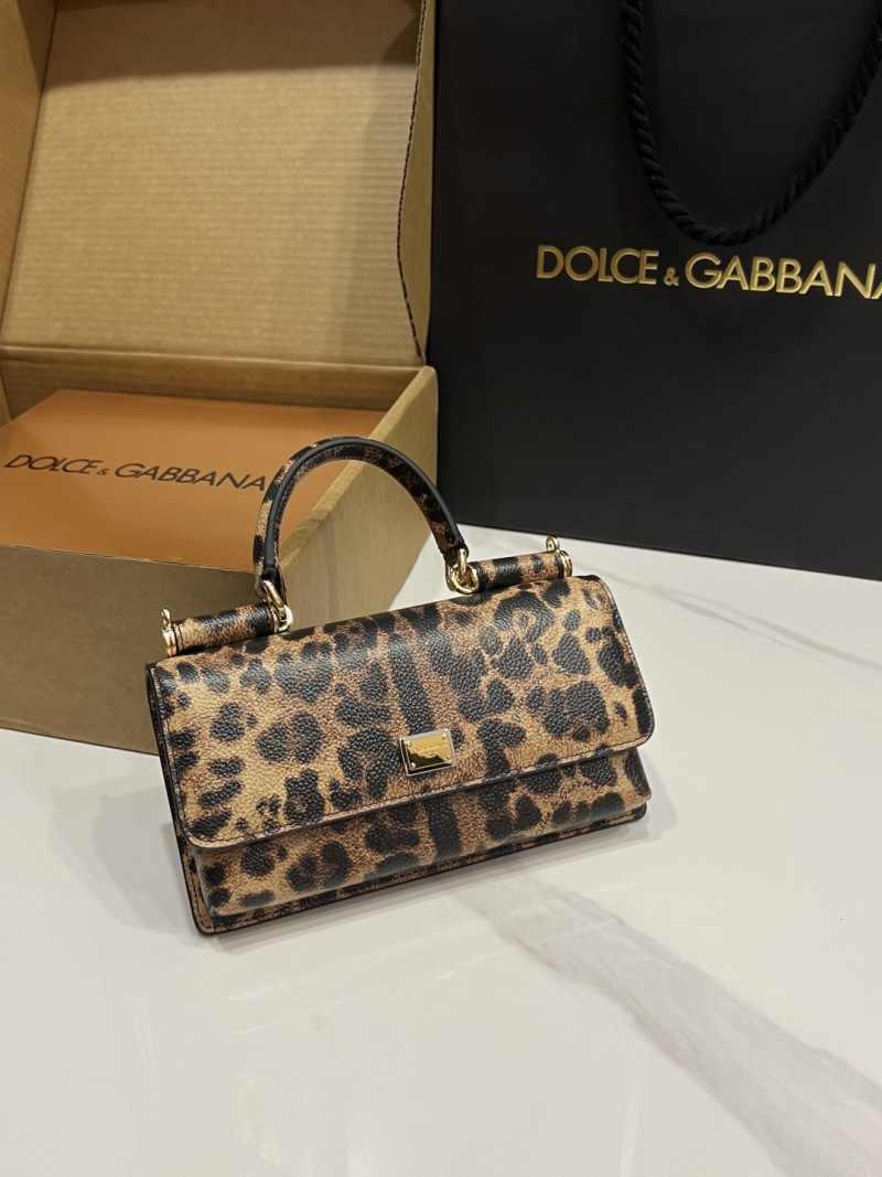 Сумка Dolce & Gabbana с леопардовым принтом