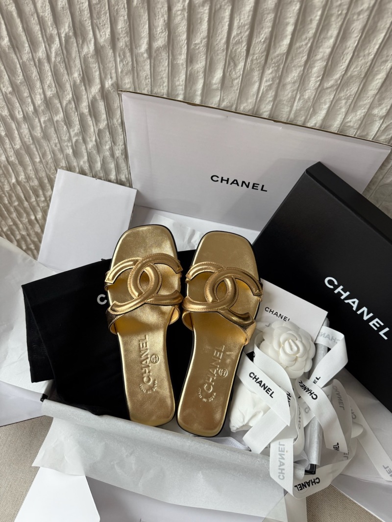 Женские сандали с металлическим логотипом Chanel
