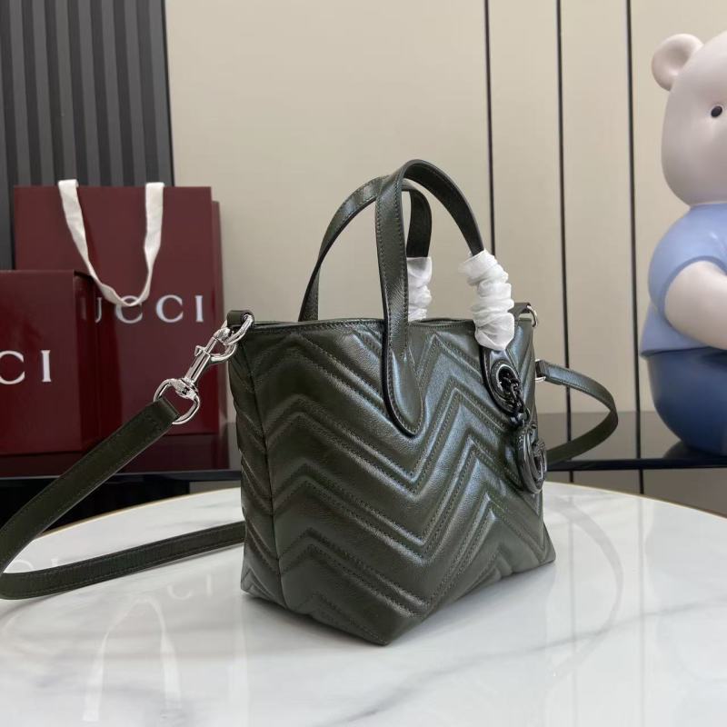 Сумка Gucci с квилтингом и логотипом GG