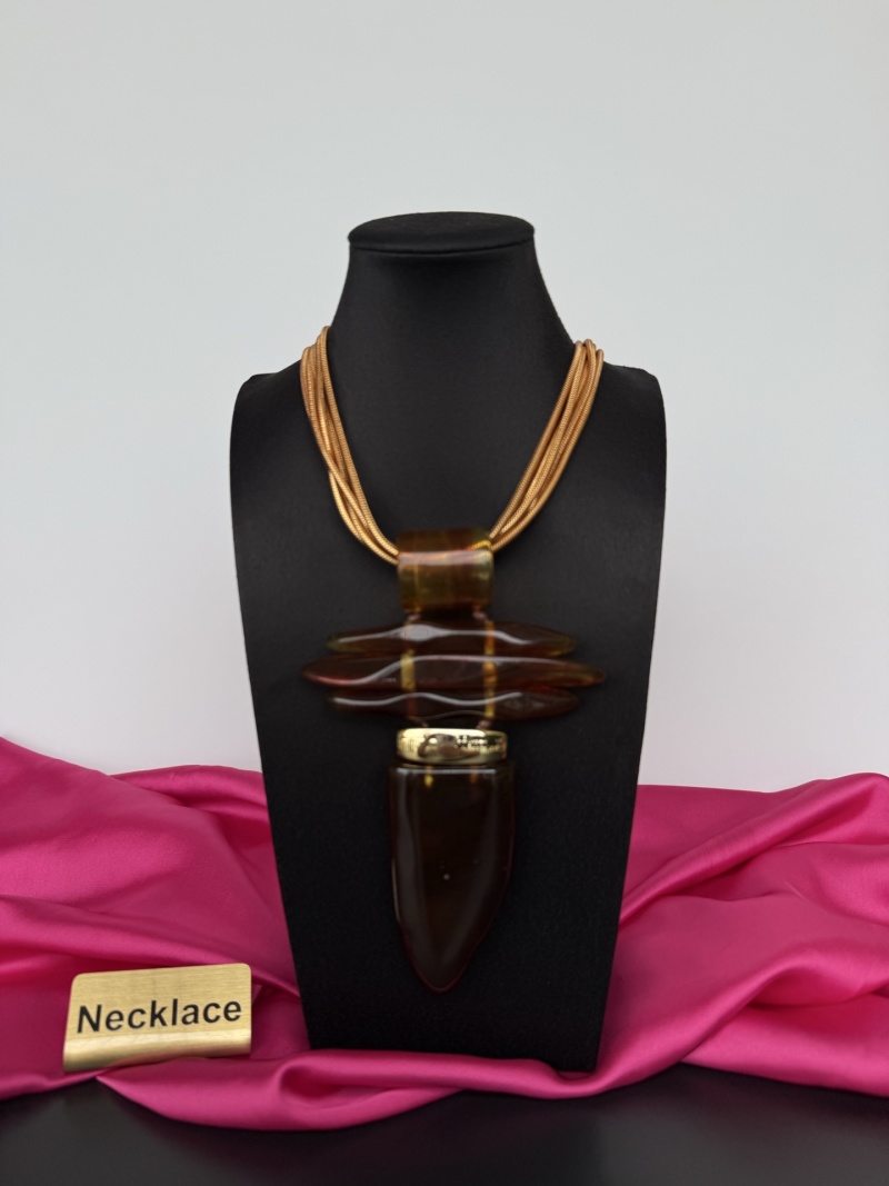 Колье с подвеской из коричневого камня Schiaparelli