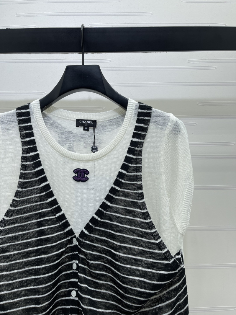 Вязаный комплект с коротким рукавом Chanel