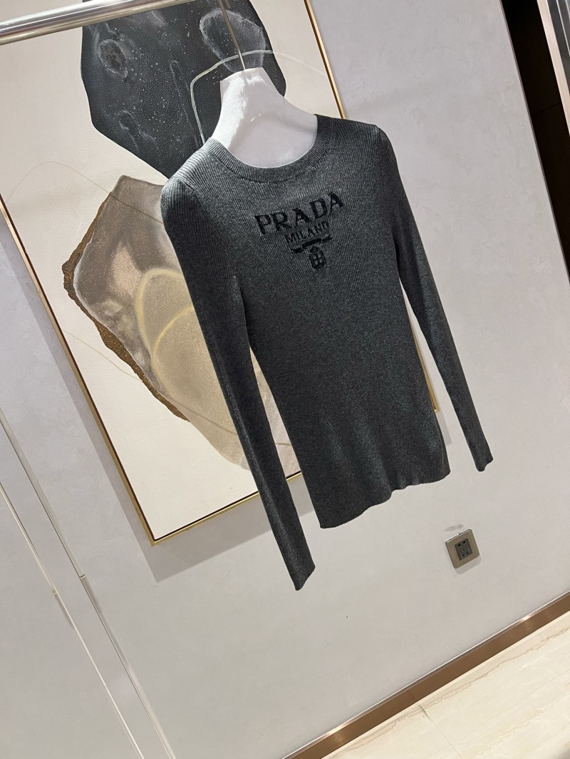 Свитшот женский Prada черный с логотипом