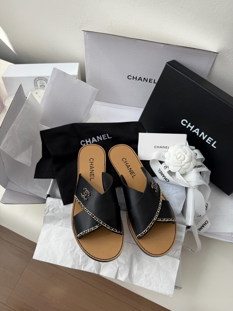 Женские черные кожаные сандалии с декоративной цепью Chanel