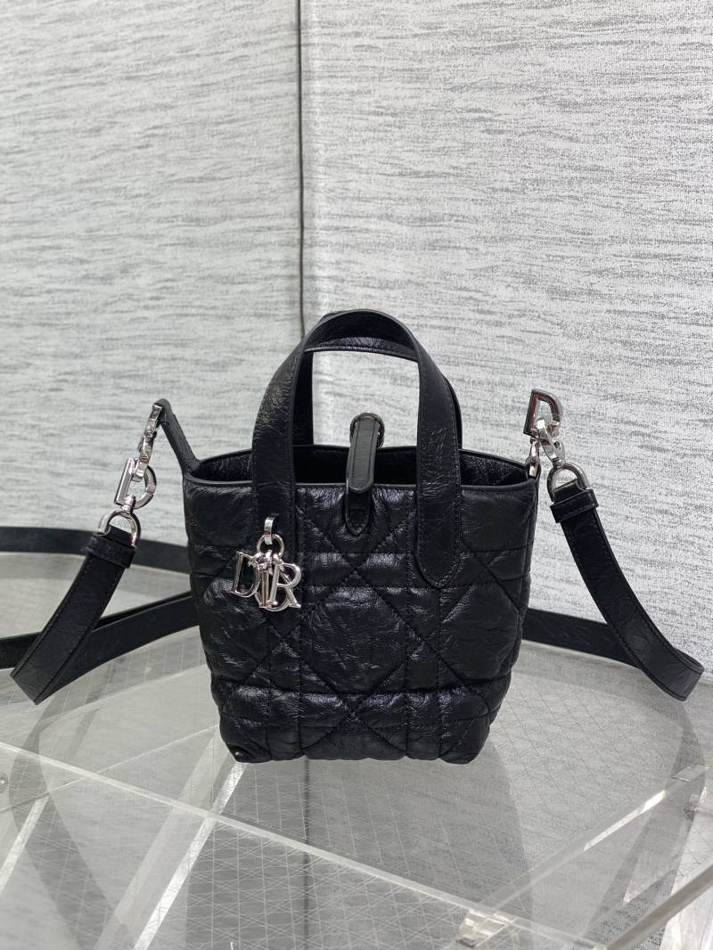 Черная сумка Dior с логотипом