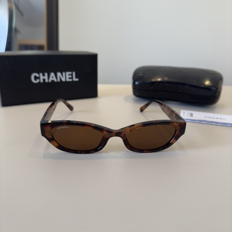Солнцезащитные очки Chanel