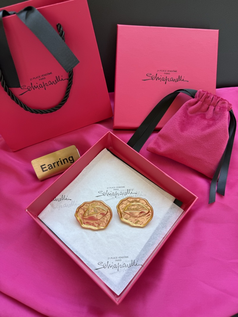 Серьги в форме губ Schiaparelli