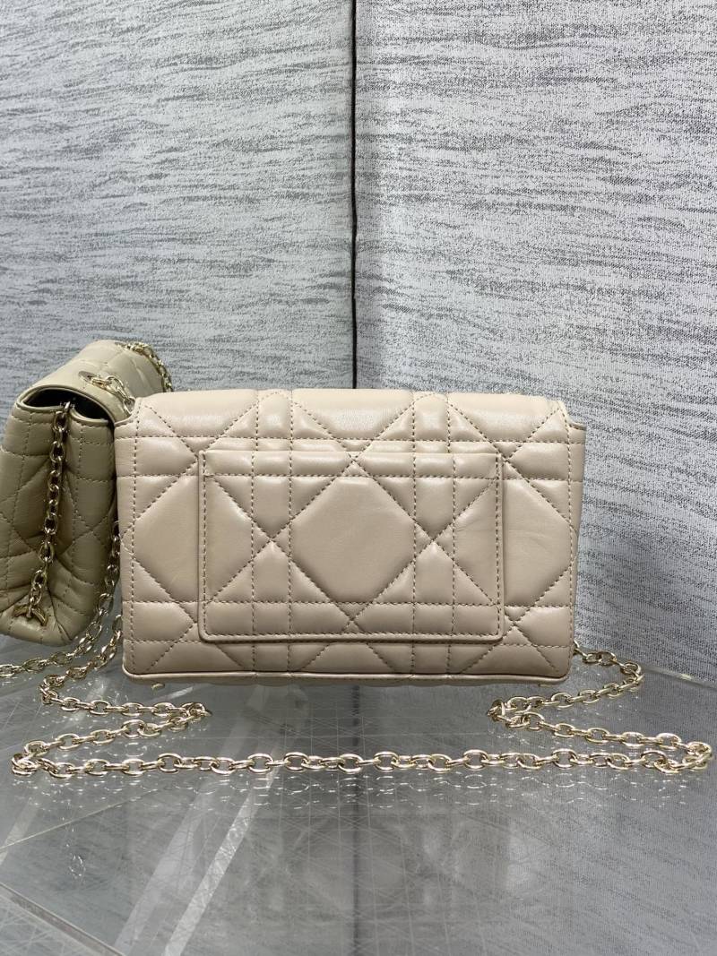 Женская сумка Dior с цепочкой