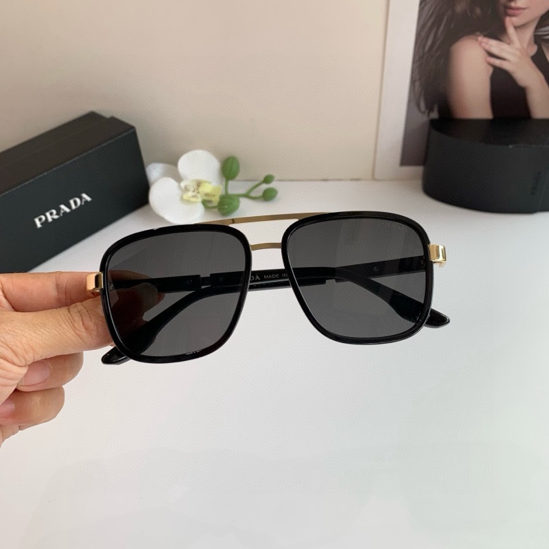Солнцезащитные очки PRADA черные квадратные с золотыми вставками