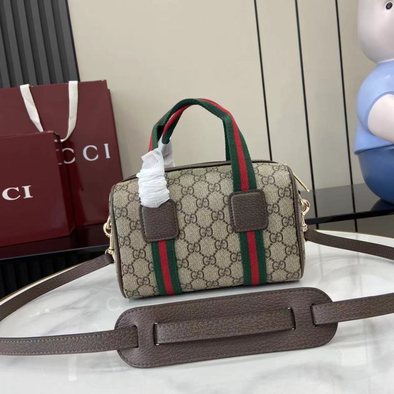 Сумка Gucci с монограммой и ремешком
