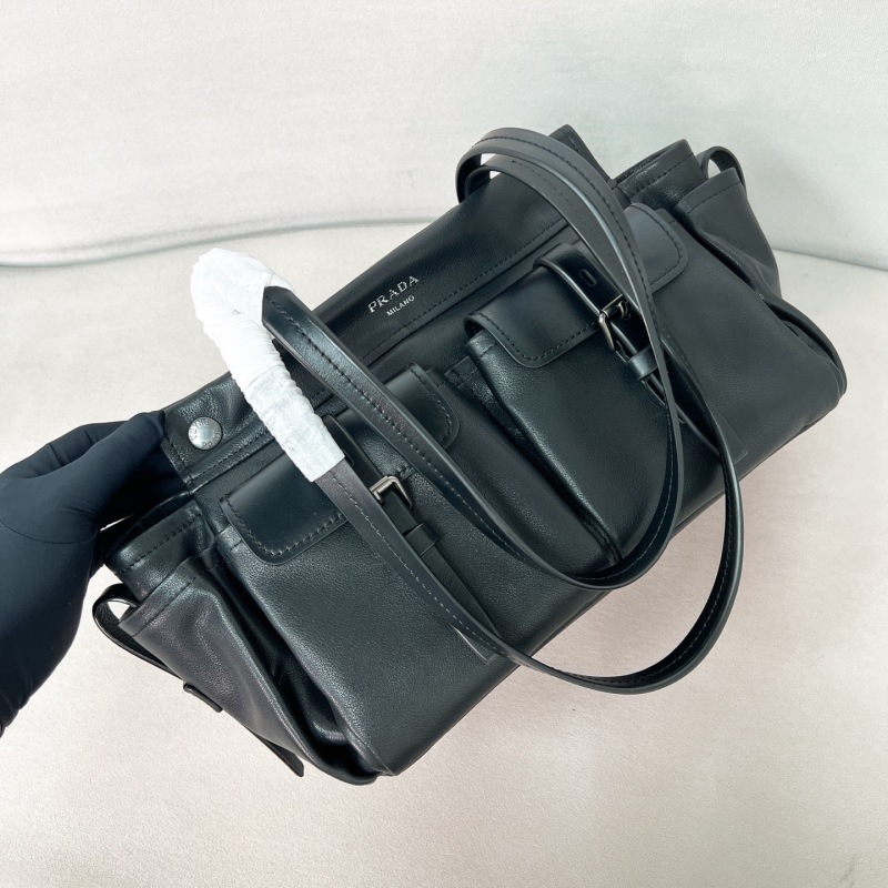 Сумка Prada Route из черной кожи
